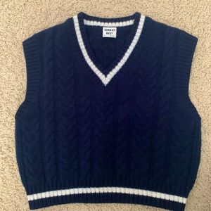 Aritizia Navy blue knit vest